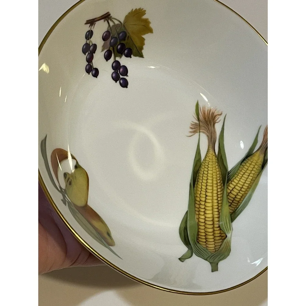 Royal Worcester Evesham Gold England 6.75